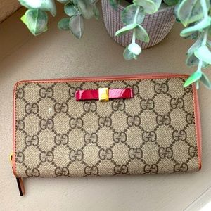 Gucci EUC Authentic Monogram Bow Zip Around Wallet In PINK!